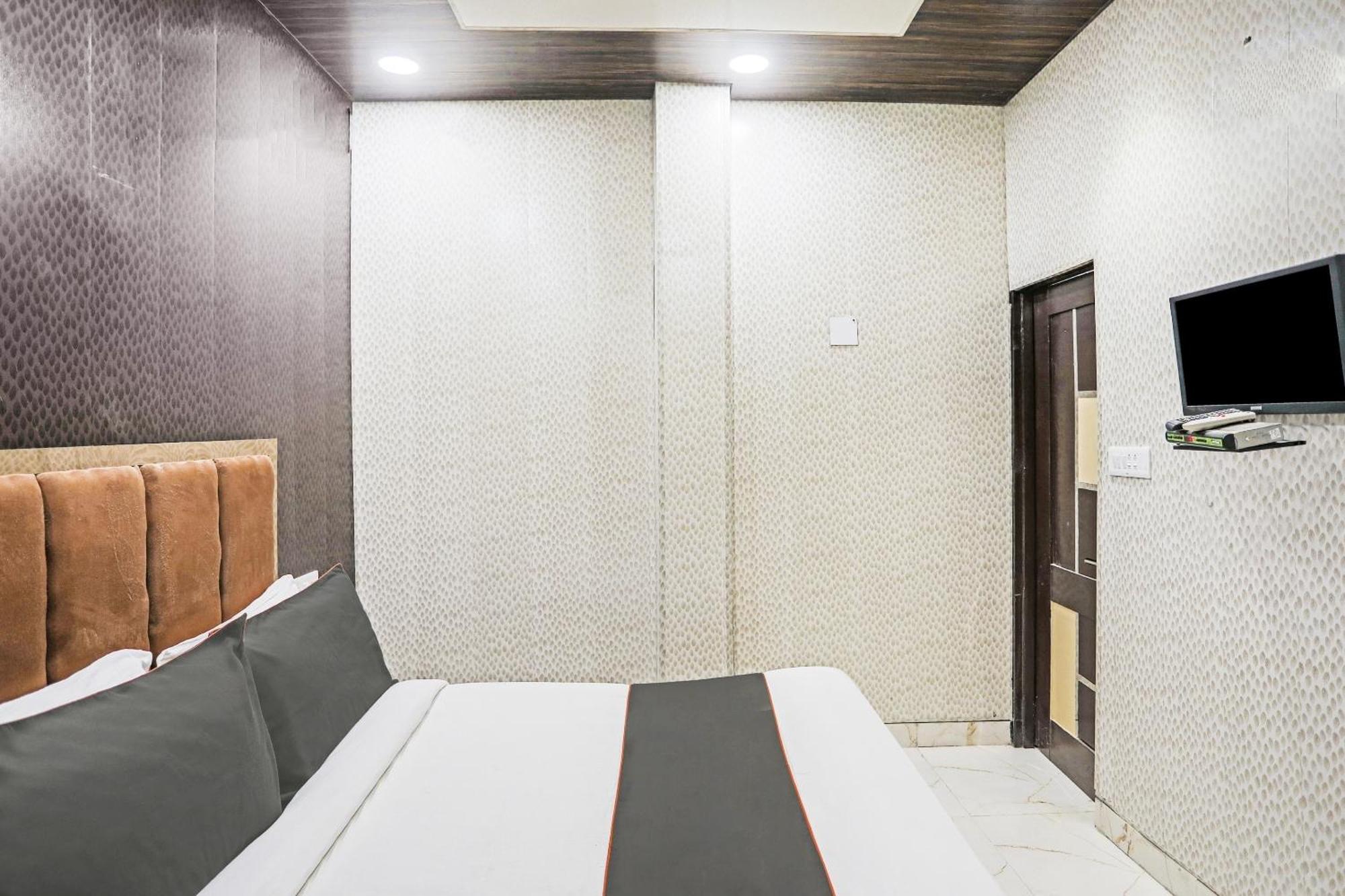 Hotel O Kashish Residency Near Model Town Metro Station นิวเดลี ภายนอก รูปภาพ